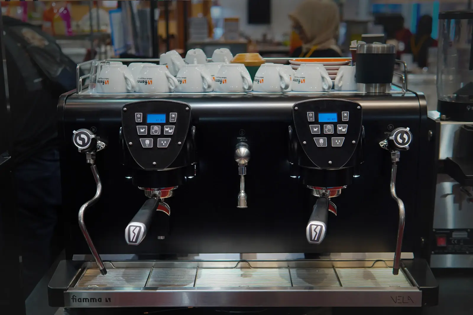 Mesin Kopi Fiamma Semi Automatic di booth Espresso Italia