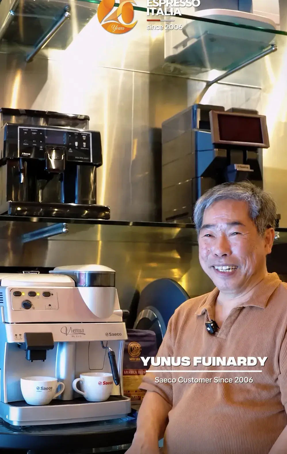 Bapak Yunus Fuinardy bersama Saeco Vienna de Luxe — Pelanggan Setia Saeco sejak 2006
