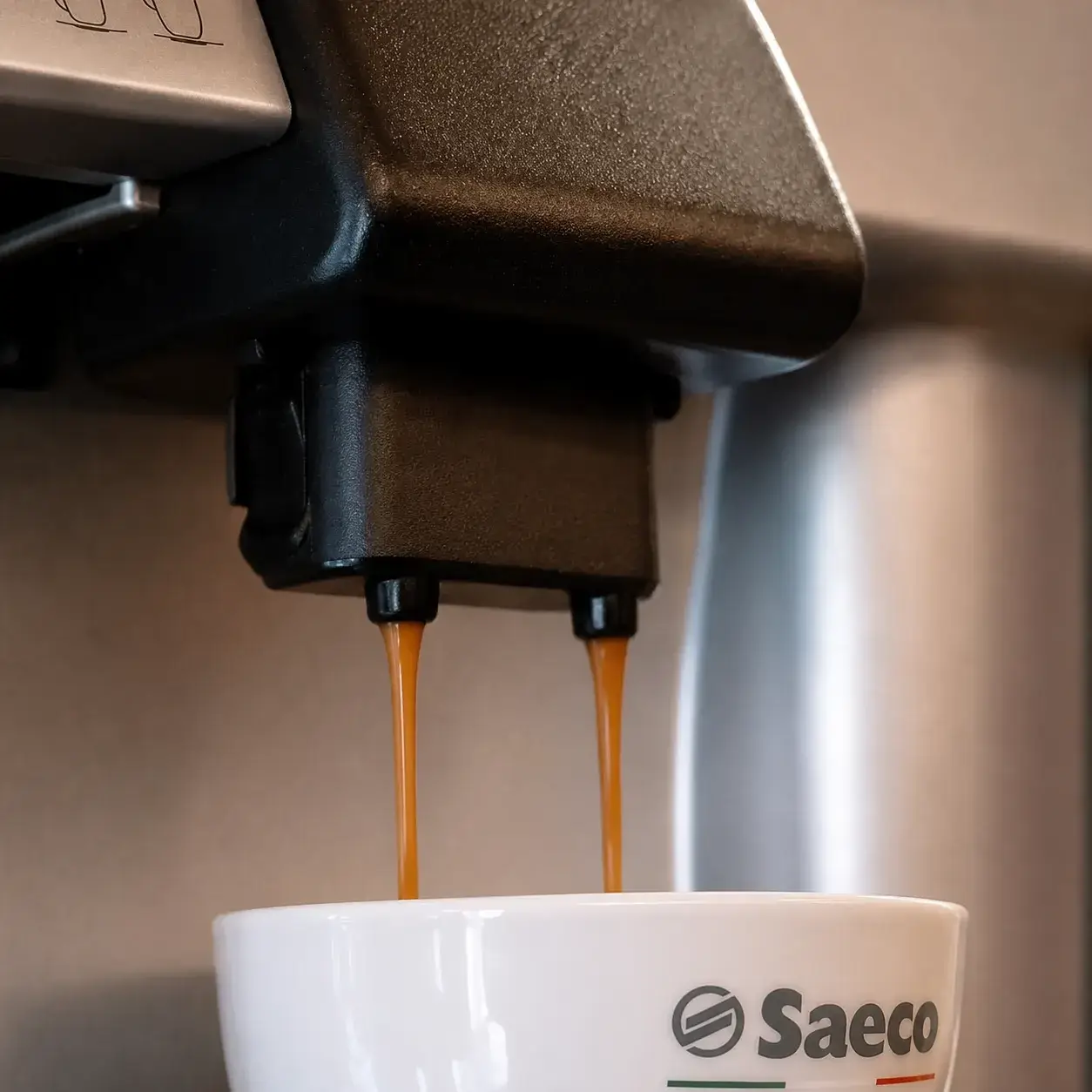 Espresso dengan crema sempurna dari Saeco Vienna de Luxe
